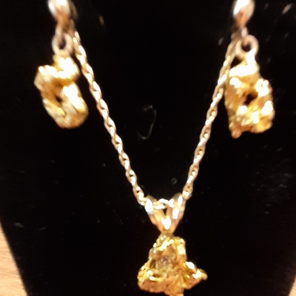 14 K yellow gold Nugget style pendant and Nugget style dangle earrings - Picture 3 of 8